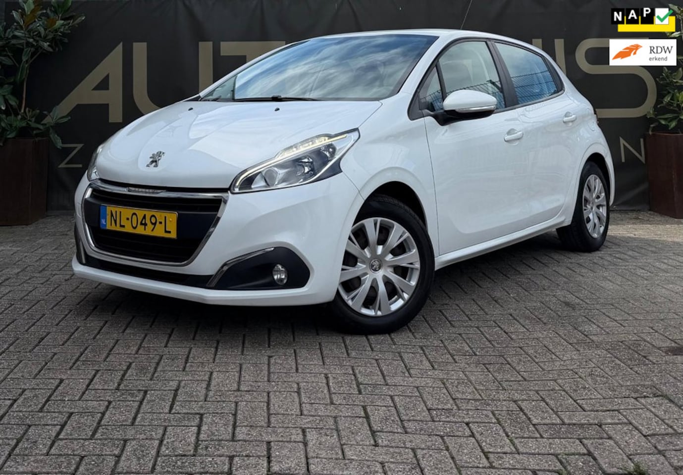 Peugeot 208 - 1.2 PureTech Blue Lion*Cruisecontr.*Airco*Parkeersens.* - AutoWereld.nl