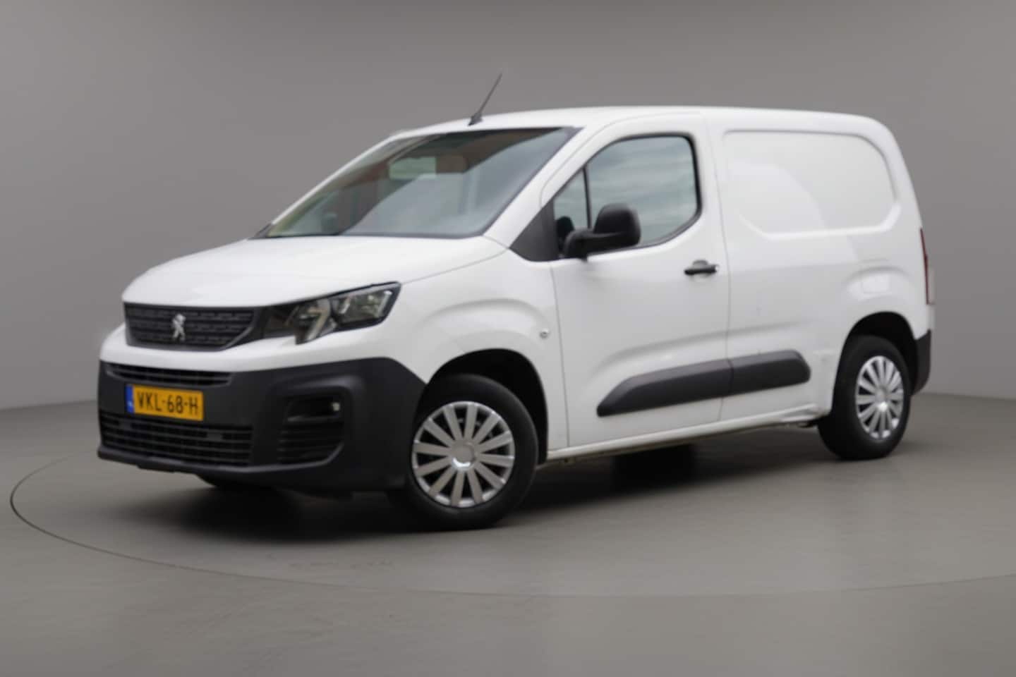 Peugeot Partner - 1.2 PureTech Premium / Navigatie / PDC / Airco - AutoWereld.nl