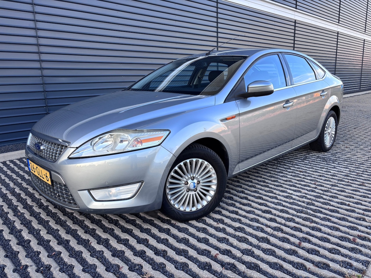 Ford Mondeo - 2.0-16V Titanium 1e Eigenaar Dealer Onderhouden - AutoWereld.nl