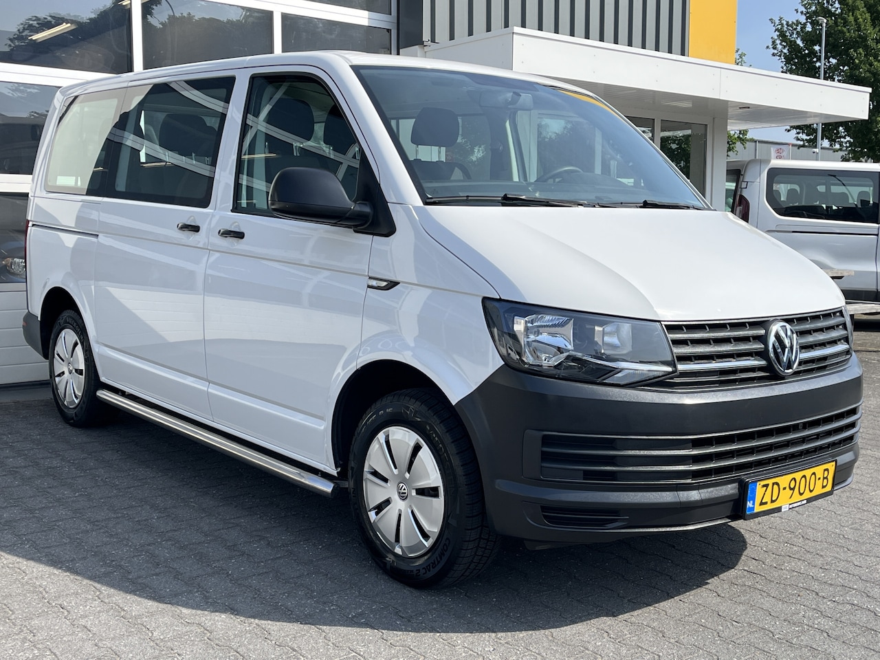 Volkswagen Transporter Kombi - 2.0 TDI L1H1 Airco 9 persoons Combi Personenbus Bleutooth Sidebars - AutoWereld.nl