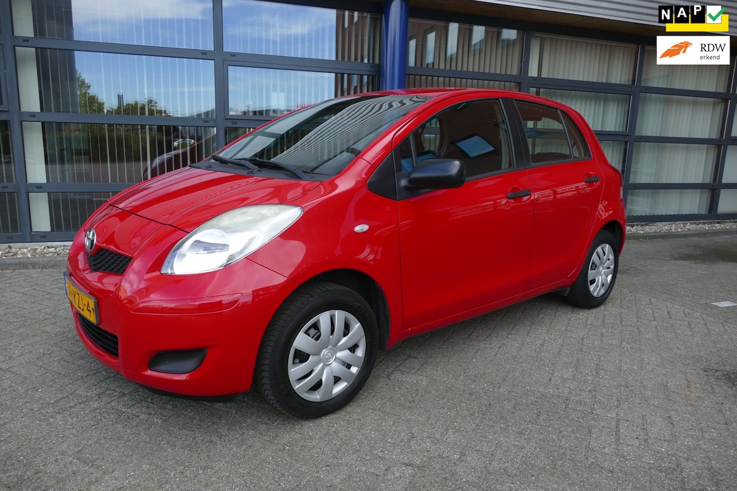 Toyota Yaris - 1.0 VVTi Acces Bj 2010 5drs Airco Apk 24-8-2027 - AutoWereld.nl