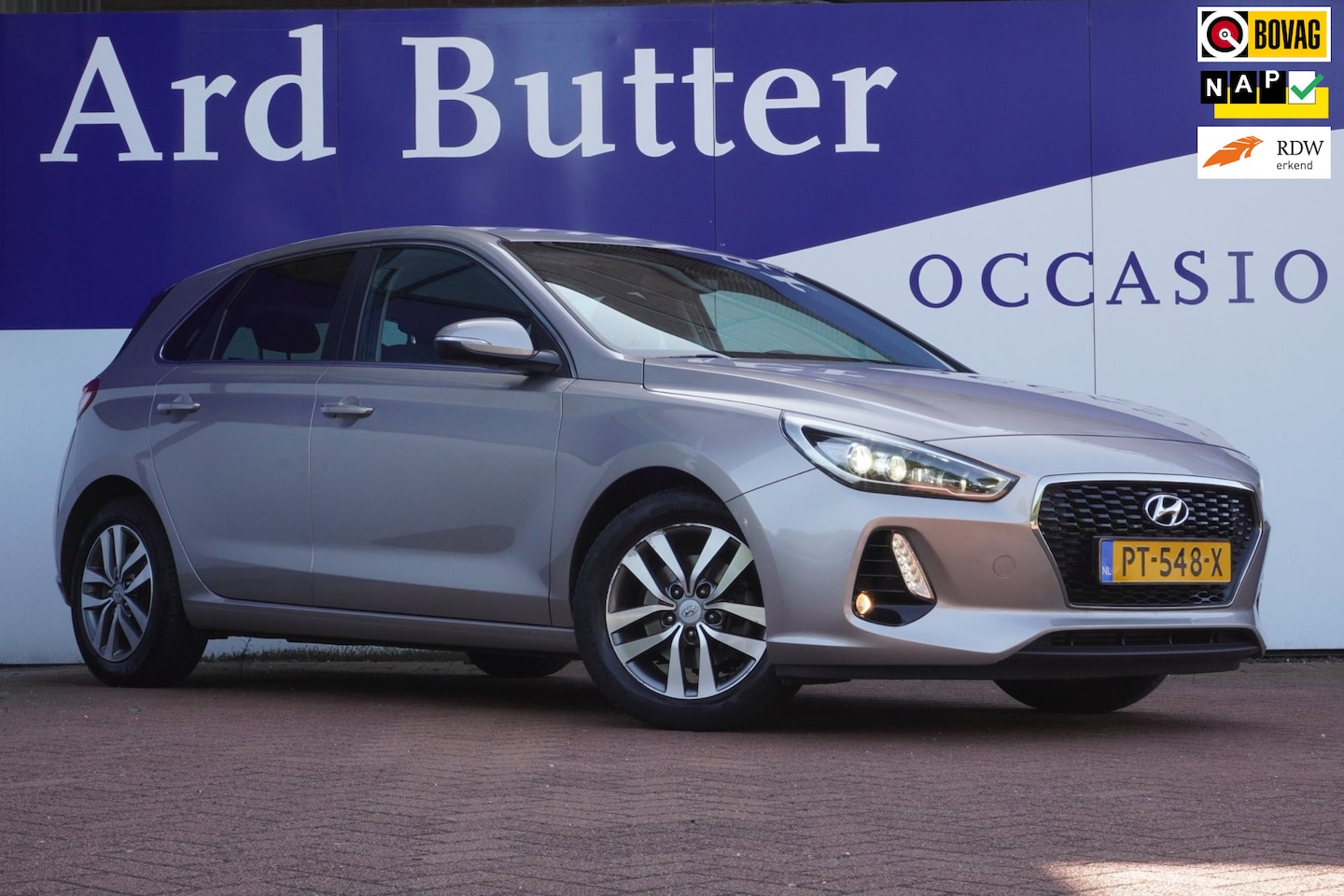Hyundai i30 - 1.0 T-GDI First Edition / Camera / Navi / Cruise / ECC / Carplay / = 90.000 KM !! - AutoWereld.nl