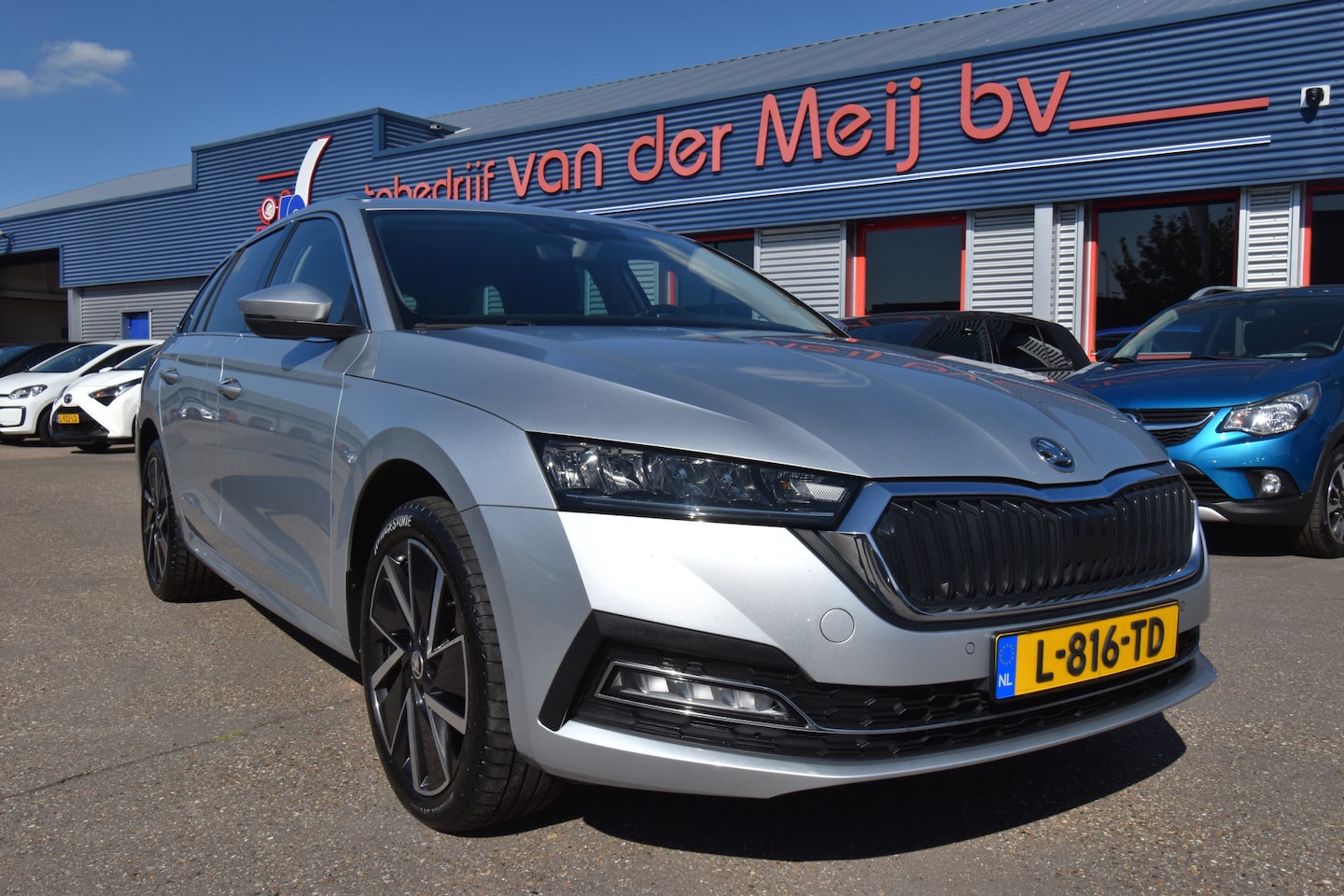 Skoda Octavia Combi - 1.4 TSI iV PHEV Business Edition 1.4 TSI iV PHEV Business Edition , VIRTUAL COCKPIT , LED KOPL , A UITRIJ CAM , LMV18 , PDC - AutoWereld.nl