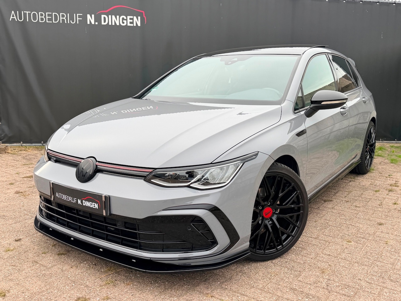 Volkswagen Golf - 1.5 eTSI R-Line 45dkm panorama - AutoWereld.nl