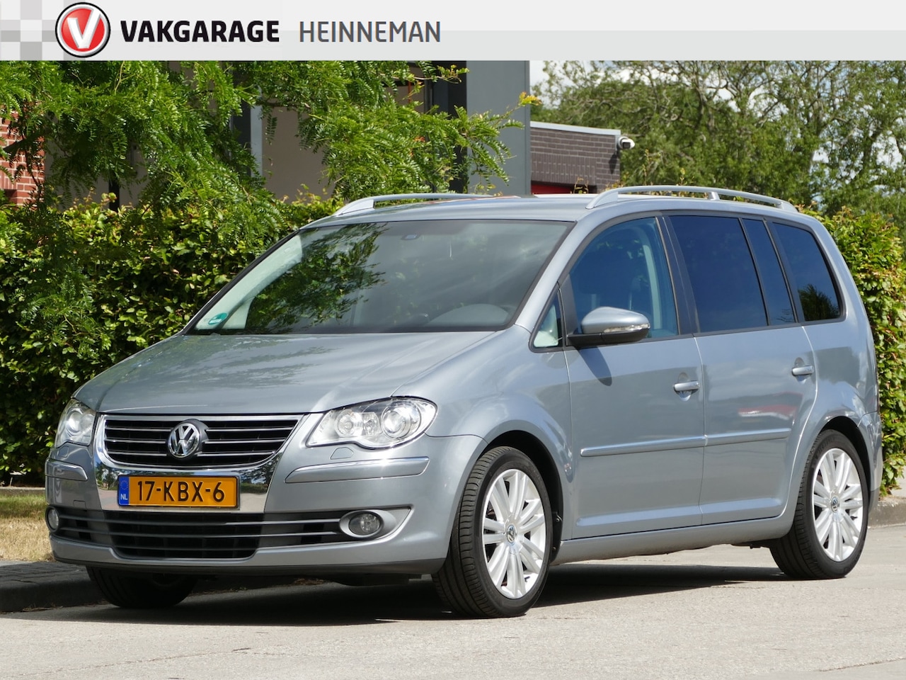 Volkswagen Touran - 1.4 TSI Highline | 7 persoons | navigatie | trekhaak - AutoWereld.nl