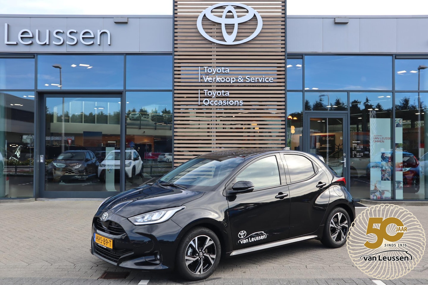 Toyota Yaris - 1.5 HYBRID 115 DYNAMIC COMFORT-PACK BLIND-SPOT STOEL/STUURVERWARMING PARK-SENSOREN CAMERA - AutoWereld.nl