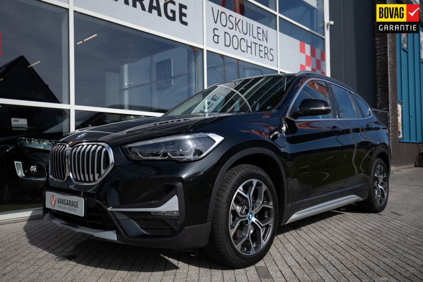 BMW X1 - XDrive25e X Line | Panoramadak | Carplay - AutoWereld.nl