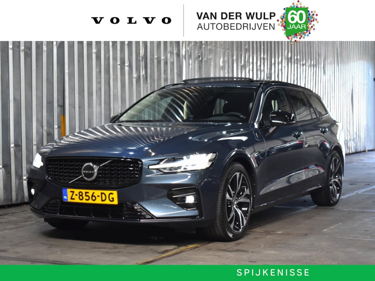 Volvo V60 - B4 197PK Plus Dark | Schuifdak | Elektrische stoelen | Trekhaak - AutoWereld.nl