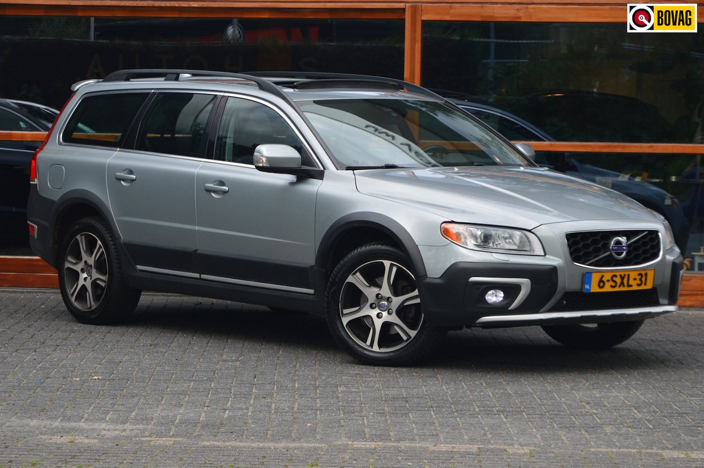 Volvo XC70 - 2.4 D5 Nordic+ AWD | Panoramadak | Stoelverwarming | 2e Eigenaar | Elektrische stoelen | - AutoWereld.nl