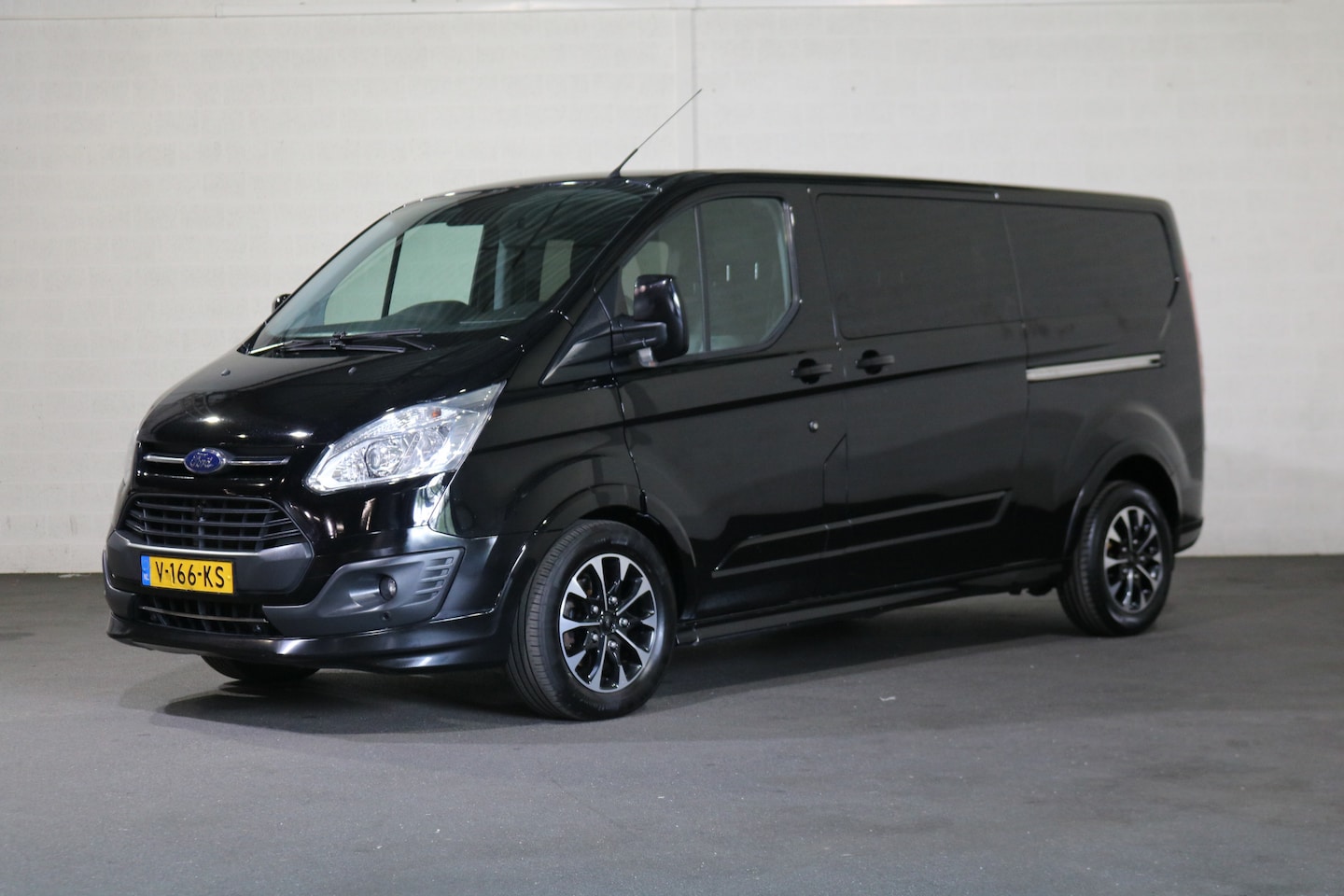 Ford Transit Custom - 2.0 TDci 170pk L2 H1 DC Limited - AutoWereld.nl