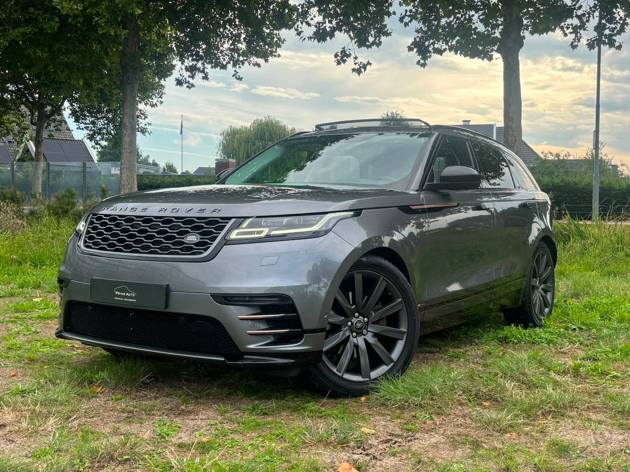 Land Rover Range Rover Velar - 3.0 V6 AWD R-Dynamic HSE IS BINNEN VEILING + ONLINE - AutoWereld.nl