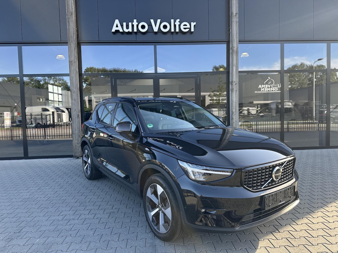Volvo XC40 - 2.0 B4 Plus Dark 360|leder|Pilot assist - AutoWereld.nl