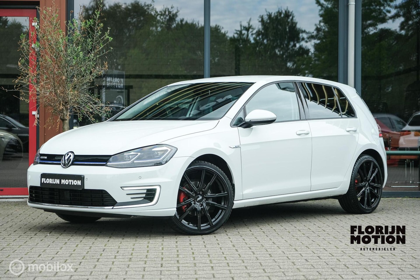Volkswagen e-Golf - e-Golf | SOH 88% | LED | ACC | Leder | Clima | CarPlay | Stoelverwarming | Digidash | Navi - AutoWereld.nl