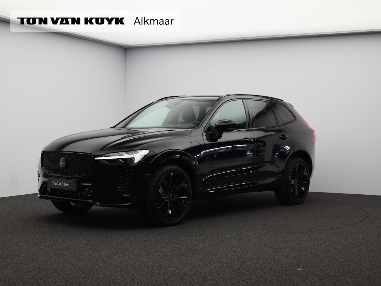 Volvo XC60 - T8 AWD Plug-in hybrid Plus Black Edition / Harman Kardon / Elektrisch bedienbare stoelen / - AutoWereld.nl