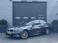 BMW 3-serie - 320i xDrive High Executive Edition | Navigatie | Head-Up Display | DAB | Privacy Glass | L