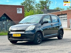 Daihatsu Sirion 2 - 1.3-16V Prestige Airco*NAP*Dealer onderhouden*10-07-2027 APK*2e eigenaar