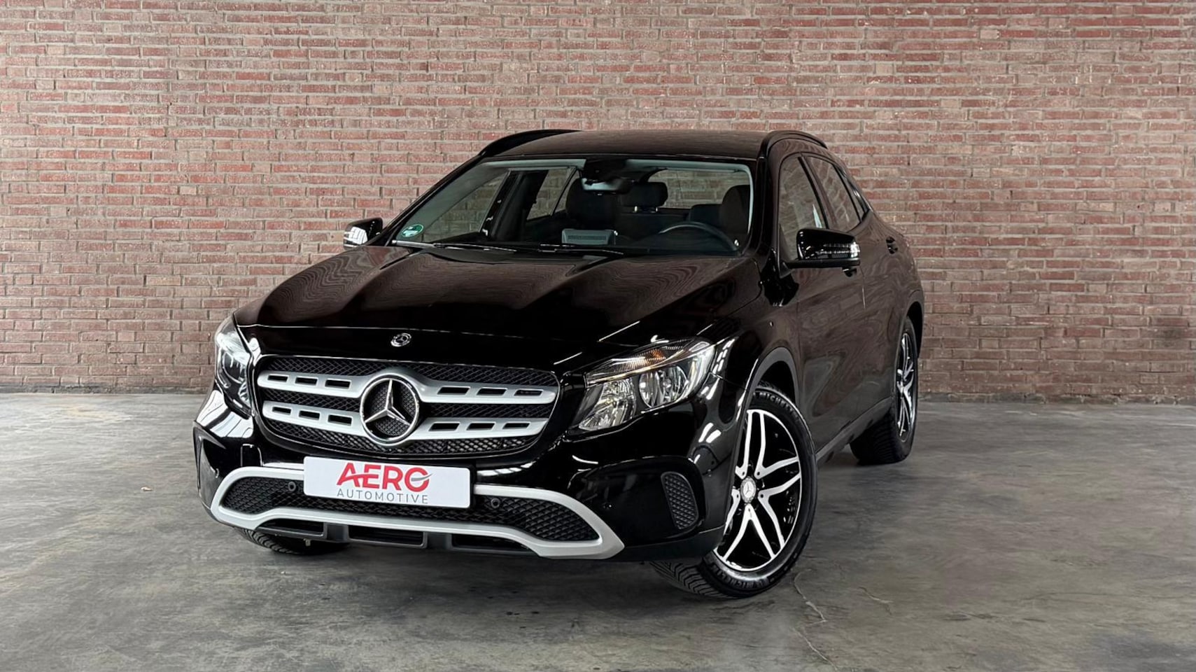 Mercedes-Benz GLA-Klasse - GLA 180 Business Solution PDC / Airco / Navi / Tel. / Camera / Trekhaak Afneembaar / Stoel - AutoWereld.nl