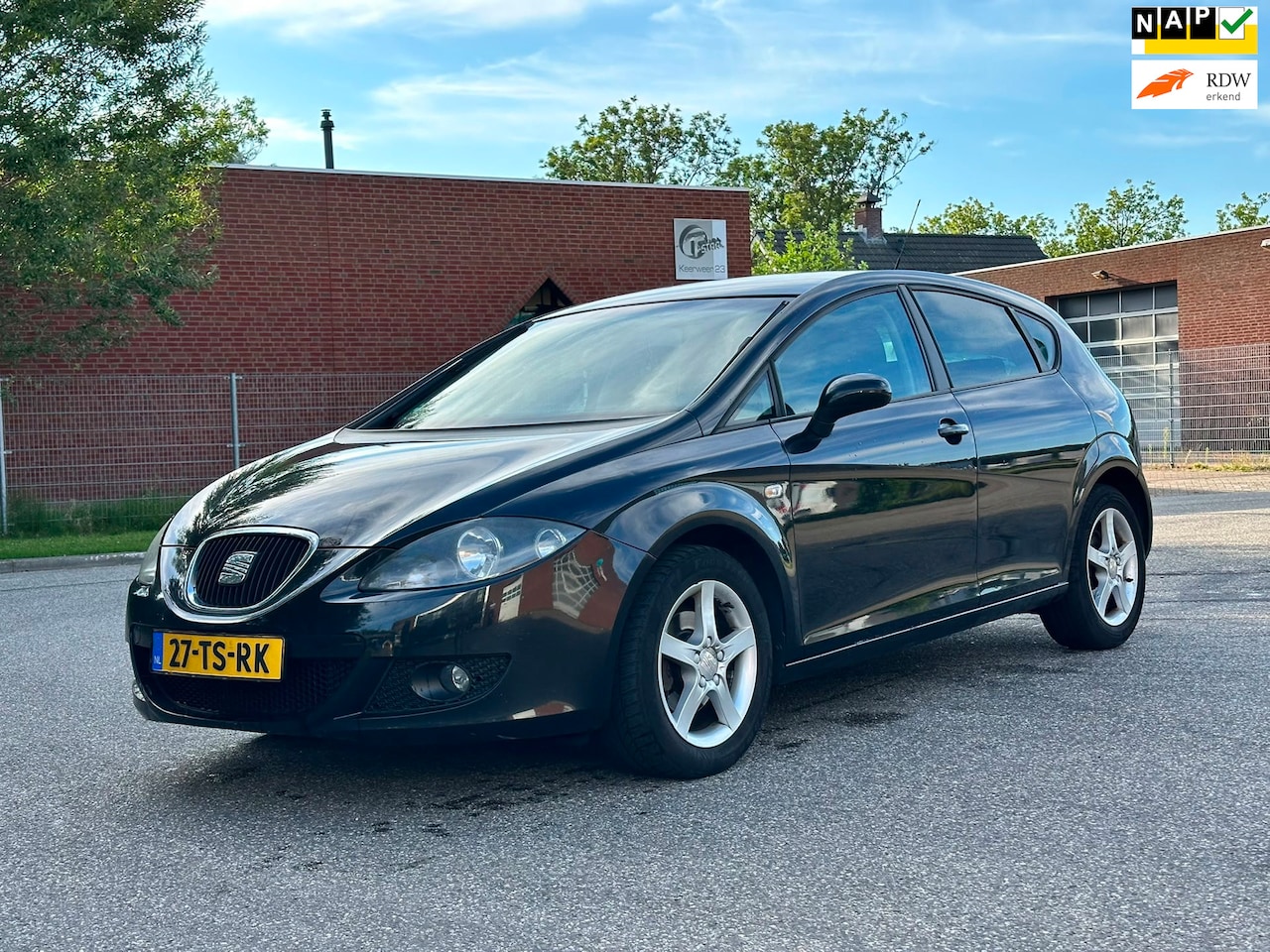 SEAT Leon - 1.6 Sportstyle Navigatie*Cruise*Airco*Trekhaak*NAP*LM velgen*Dealer onderhouden* - AutoWereld.nl