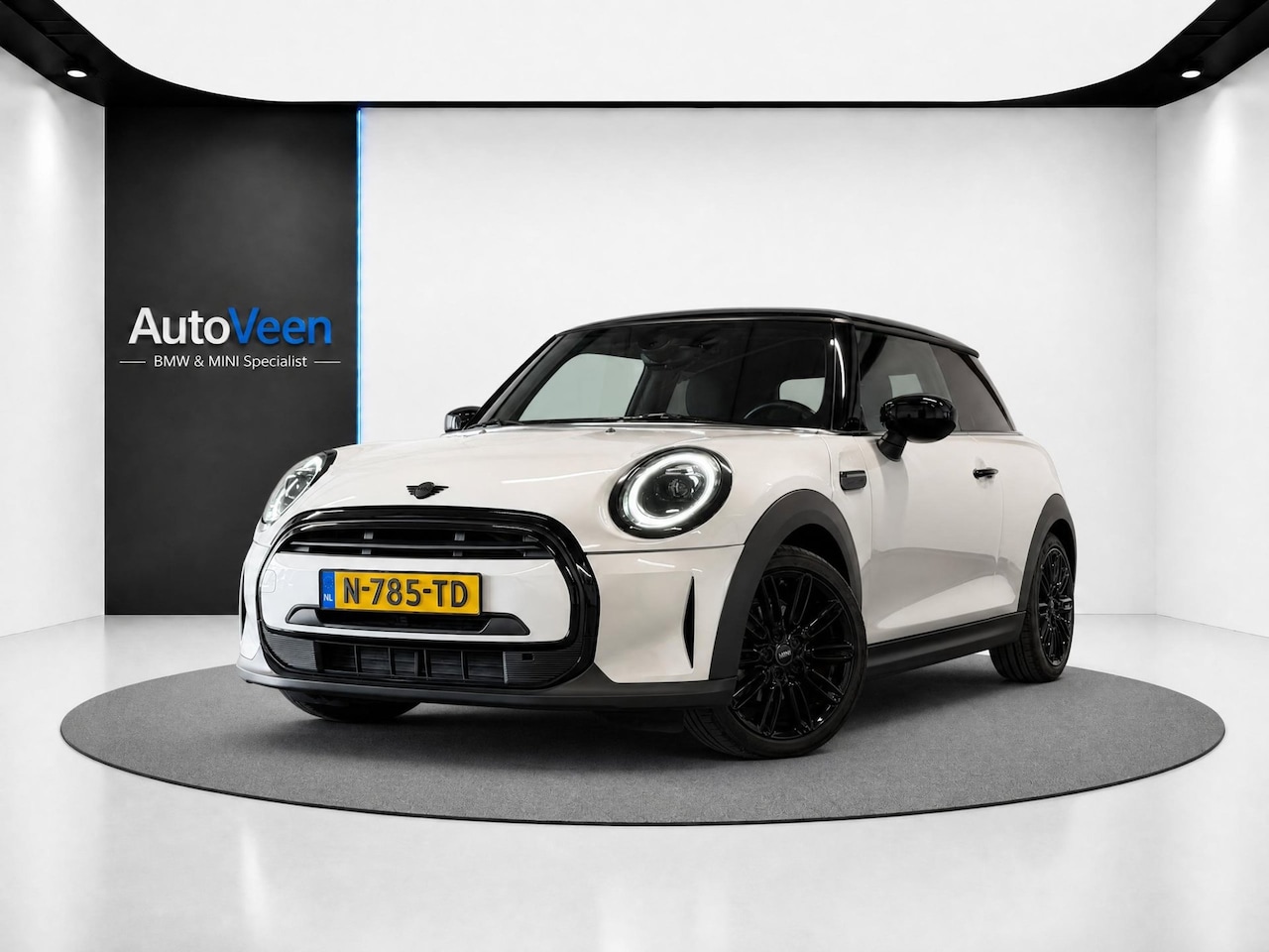 MINI 3-Deurs - 1.5 Cooper Business Edition (LED, STOELVERWARMING, NAVI, 17 INCH) - AutoWereld.nl