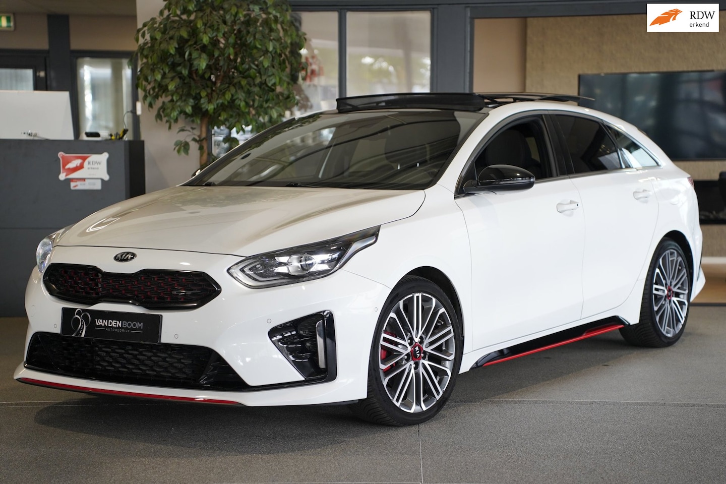 Kia Pro cee'd - 1.6 T-GDI GT-Line Pano Trek Virtual Camera Navi - AutoWereld.nl