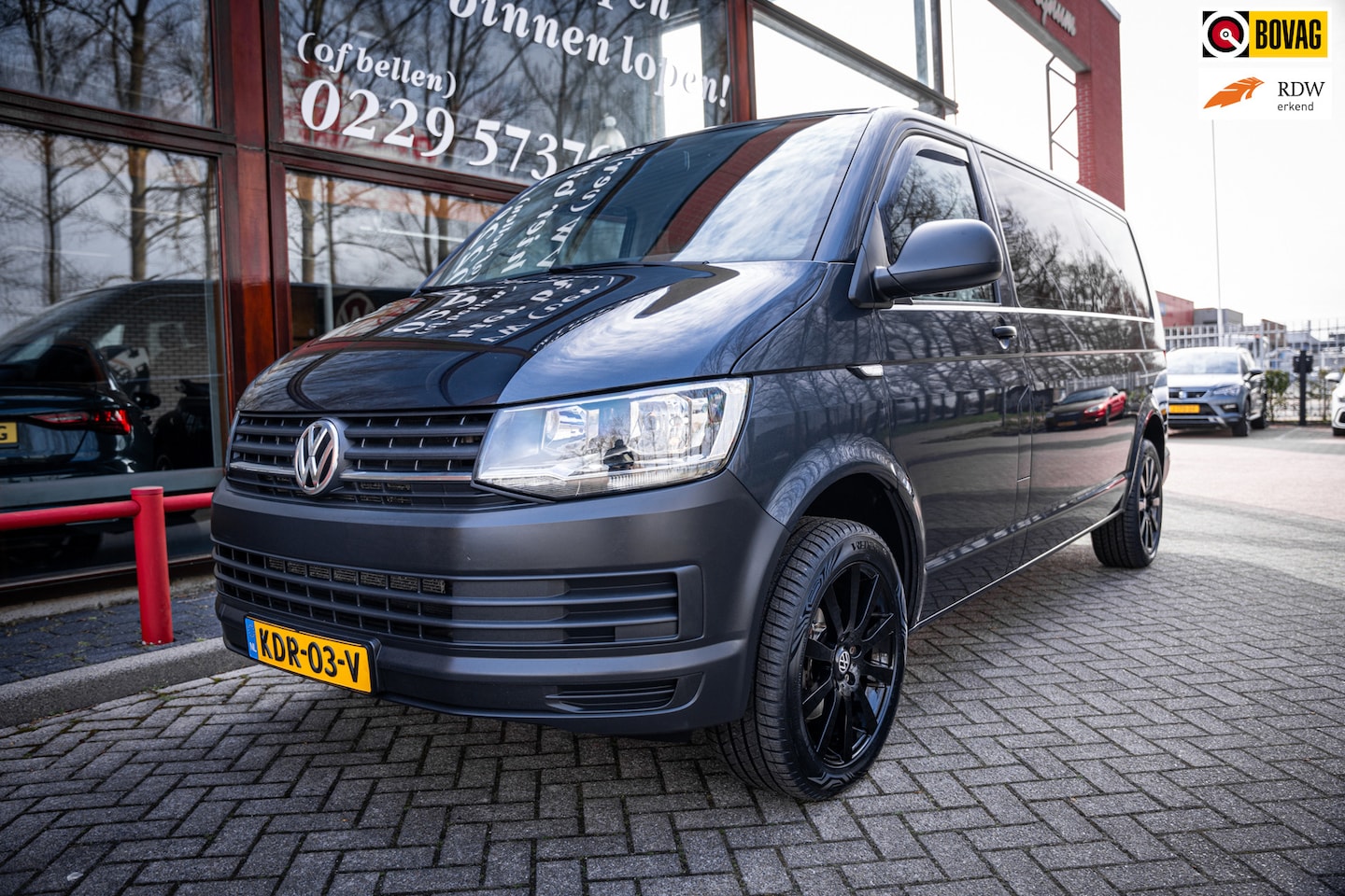 Volkswagen Transporter Kombi - 2.0 TDI 150pk DSG aut. | 9 persoons | CarPlay | Cruise Control | Standkachel | Trekhaak | - AutoWereld.nl