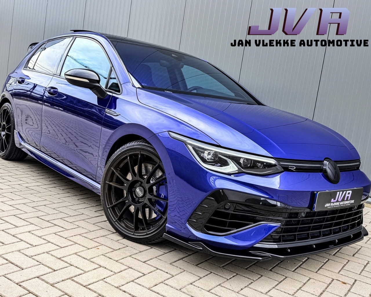 Volkswagen Golf - 2.0 TSI R 4Motion Akra Pano - AutoWereld.nl
