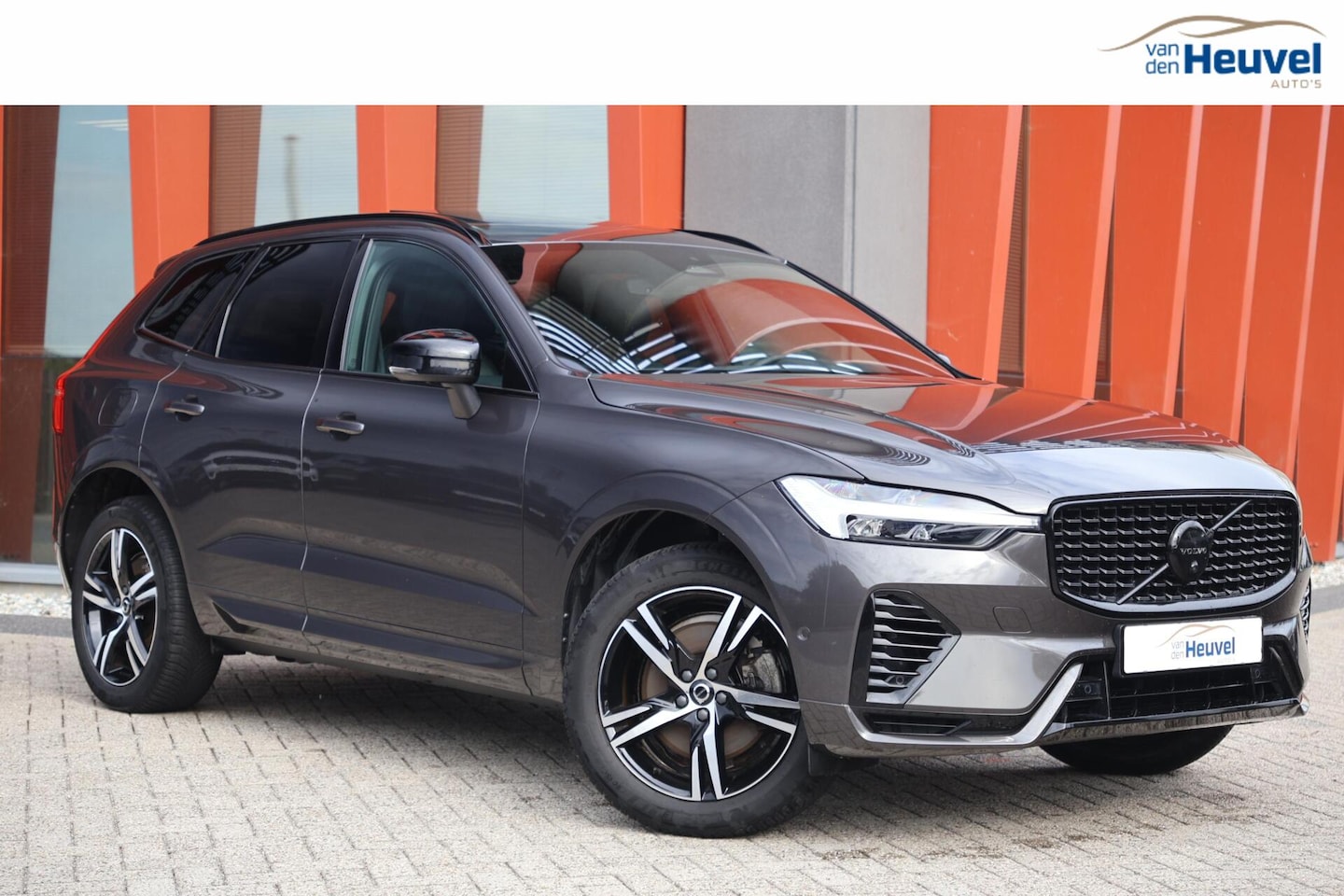 Volvo XC60 - T6 Recharge AWD R-Design | Stoelverwarming & Koeling| 360° Camera | Panoramadak | Long Ran - AutoWereld.nl