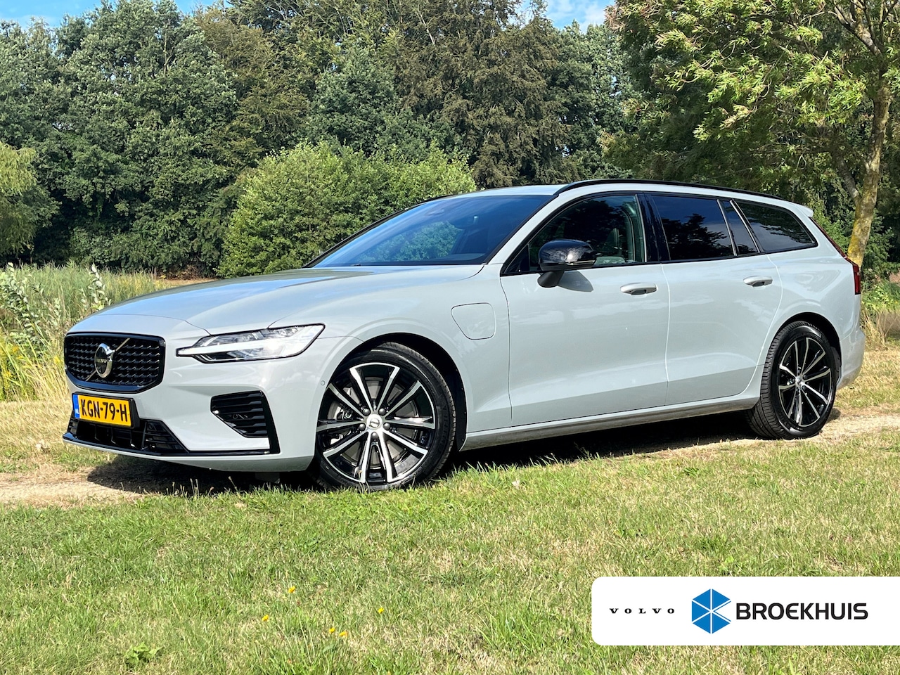 Volvo V60 - 2.0 T8 Plug-in hybrid AWD Plus Dark | Panoramadak | Trekhaak | HUD | Harman/Kardon | - AutoWereld.nl