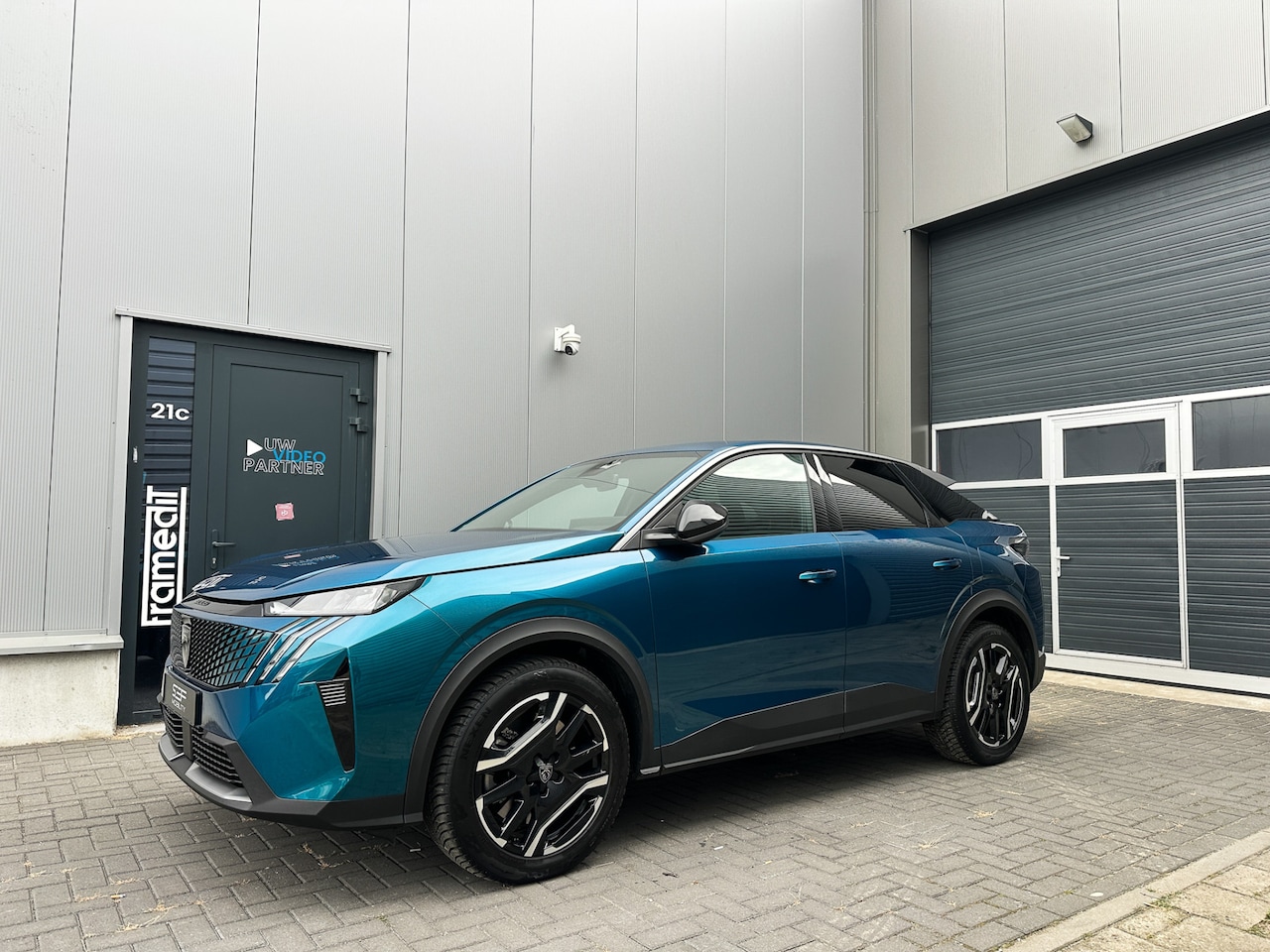 Peugeot 3008 - 1.6 plug-in Hybrid 195 Allure 195PK | Trekhaak | 360 | ACC | Keyless | LED | Ingaro Blue | - AutoWereld.nl