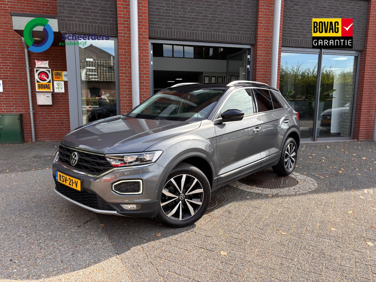 Volkswagen T-Roc - 1.5 TSI Sport 1.5 TSI Sport,Trekhaak,1 jaar bovag garantie - AutoWereld.nl