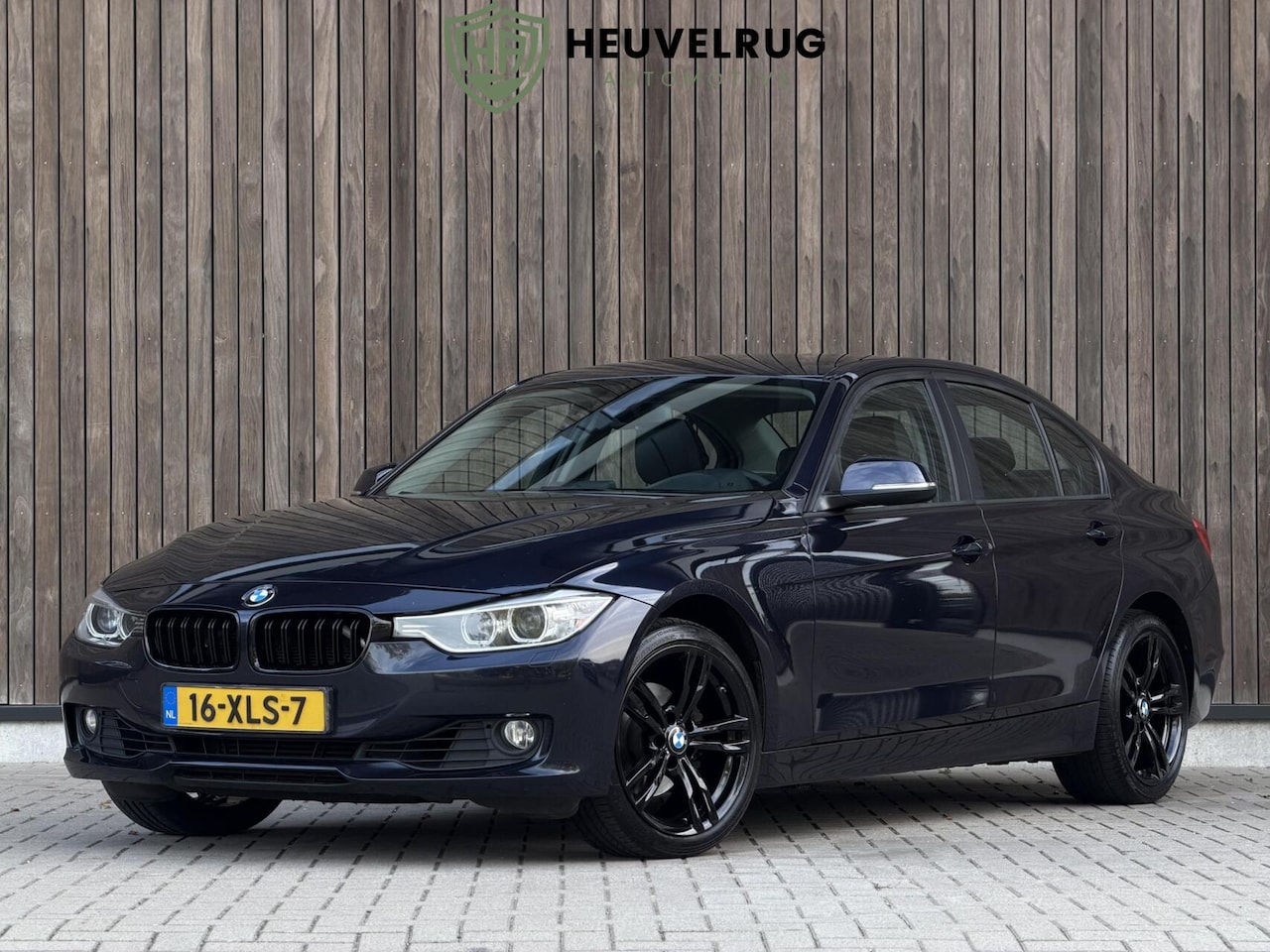 BMW 3-serie - 320i Upgrade Edition | M-SPORT VELGEN | LEDER | TREKHAAK | GOED ONDERHOUDEN - AutoWereld.nl