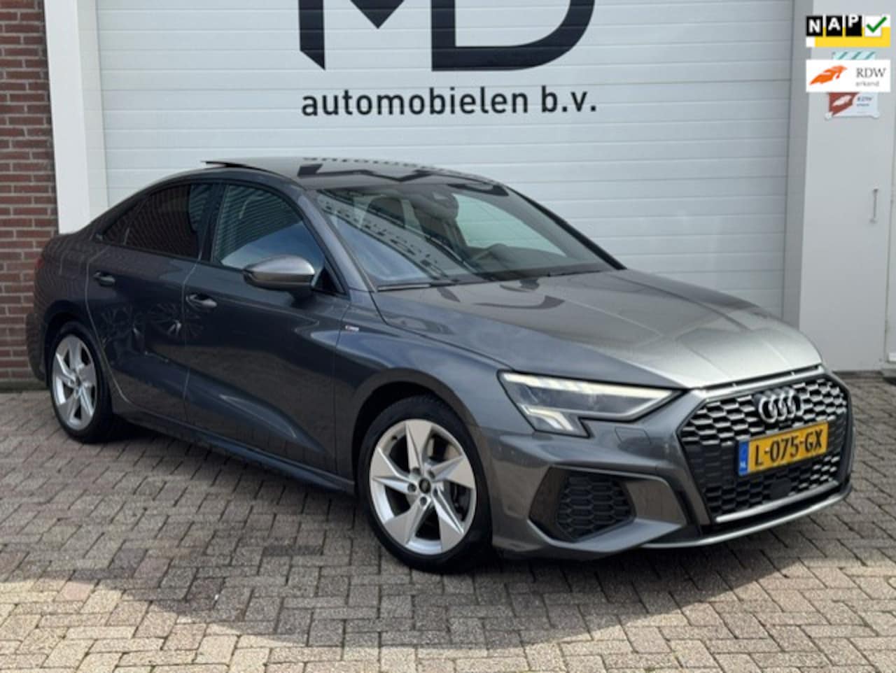 Audi A3 Limousine - 30 TFSI S edition -Panorama-Virtual-Matrix - AutoWereld.nl