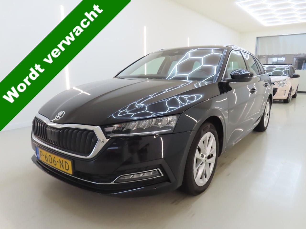 Skoda Octavia Combi - 1.0 e-TSI Business Edition Plus ✅ Automaat ✅ Trekhaak ✅ CarPlay / Android Auto ✅ Dealer on - AutoWereld.nl