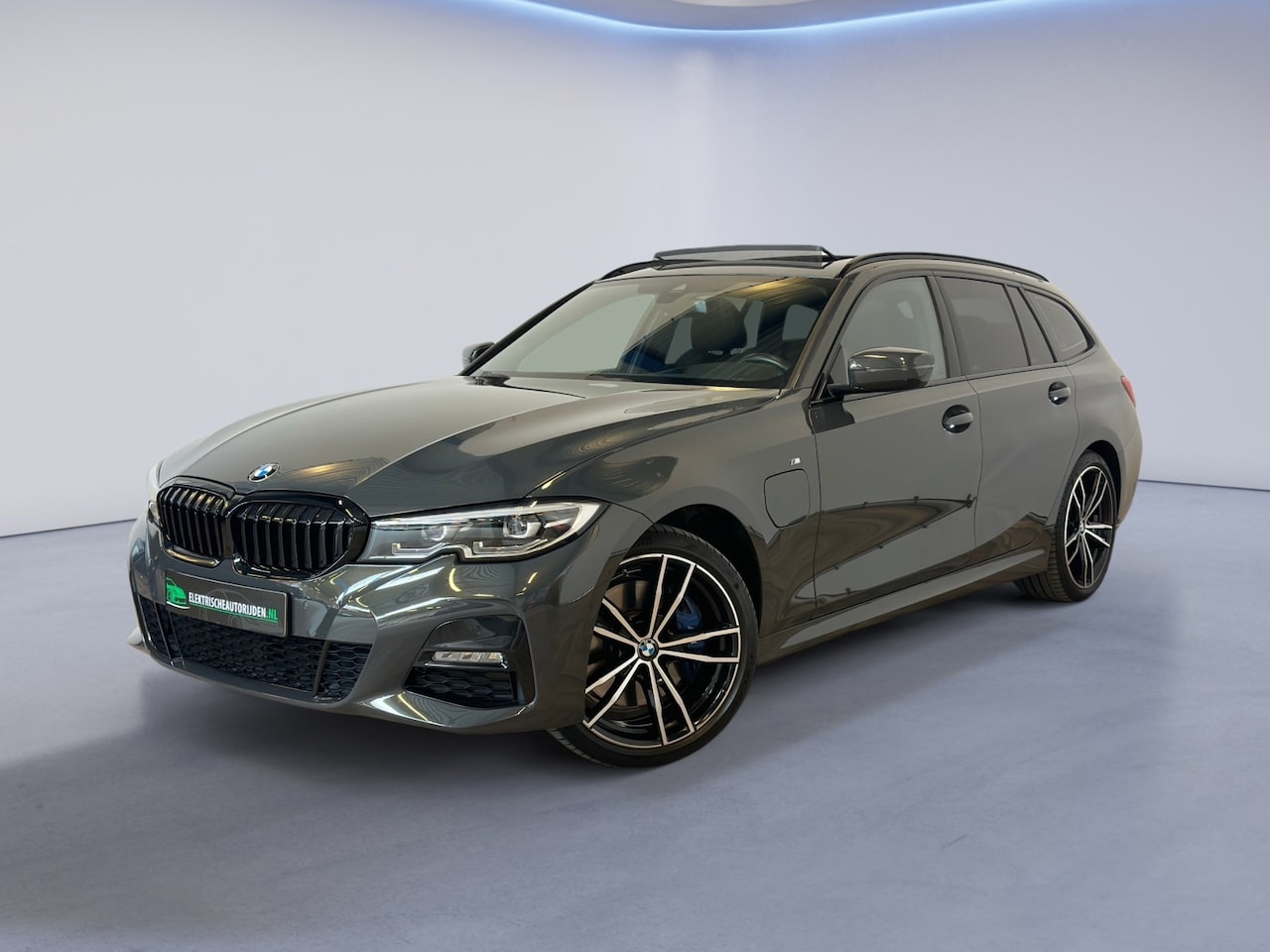 BMW 3-serie Touring - 330e Business Edition Plus|PANO|M-PAKKET|NAP| - AutoWereld.nl
