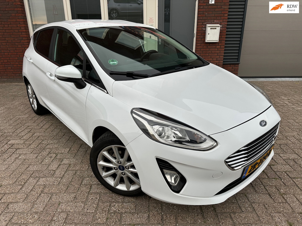 Ford Fiesta - 1.0 EcoBoost Titanium / PDC / Airco / Cruise / 5DRS / LM - AutoWereld.nl