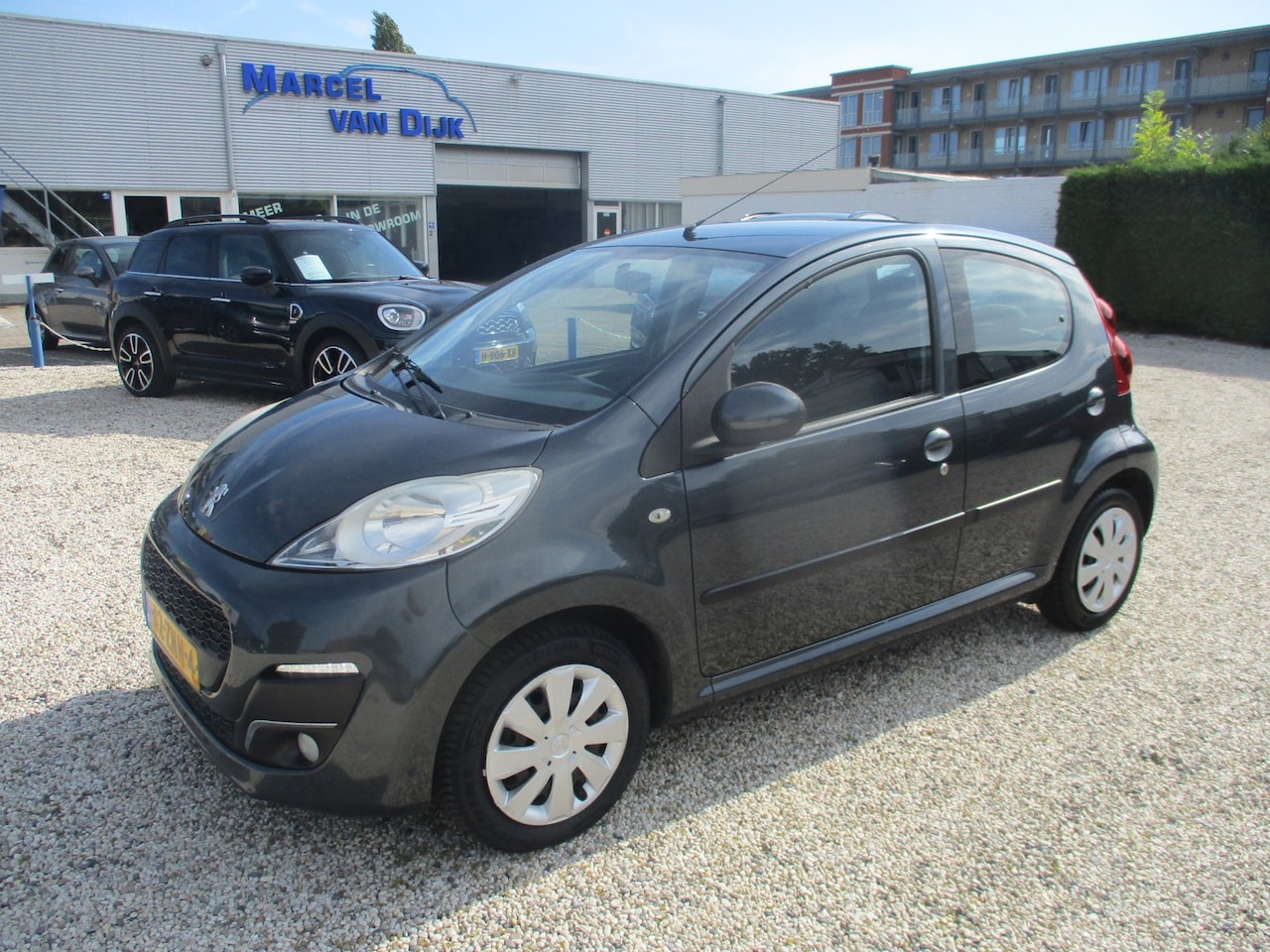 Peugeot 107 - 1.0 Active 1.0 Active+ - AutoWereld.nl