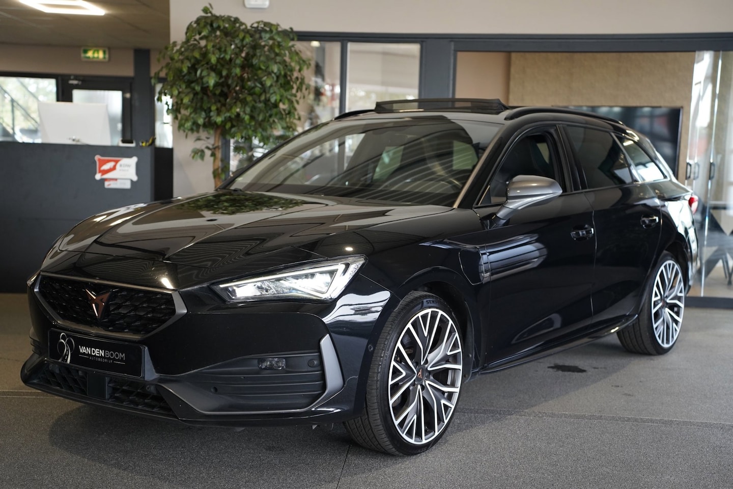 CUPRA Leon Sportstourer - 1.4 e-Hybrid VZ 245PK Pano Led Volleder Cam SuperSportStuur Navi - AutoWereld.nl