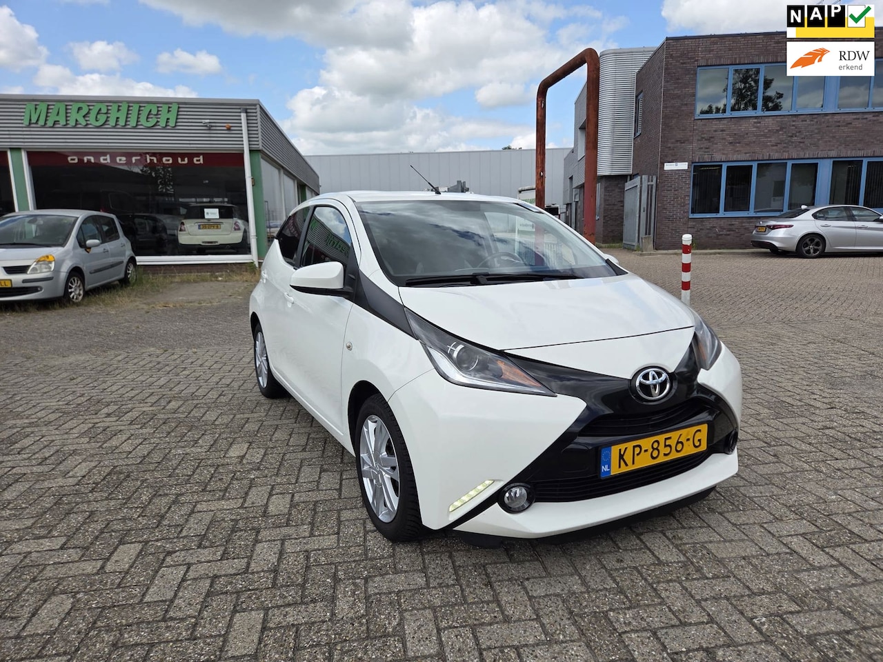 Toyota Aygo - 1.0 VVT-i x-sport|NAVI|CAMERA|AIRCO|BT - AutoWereld.nl