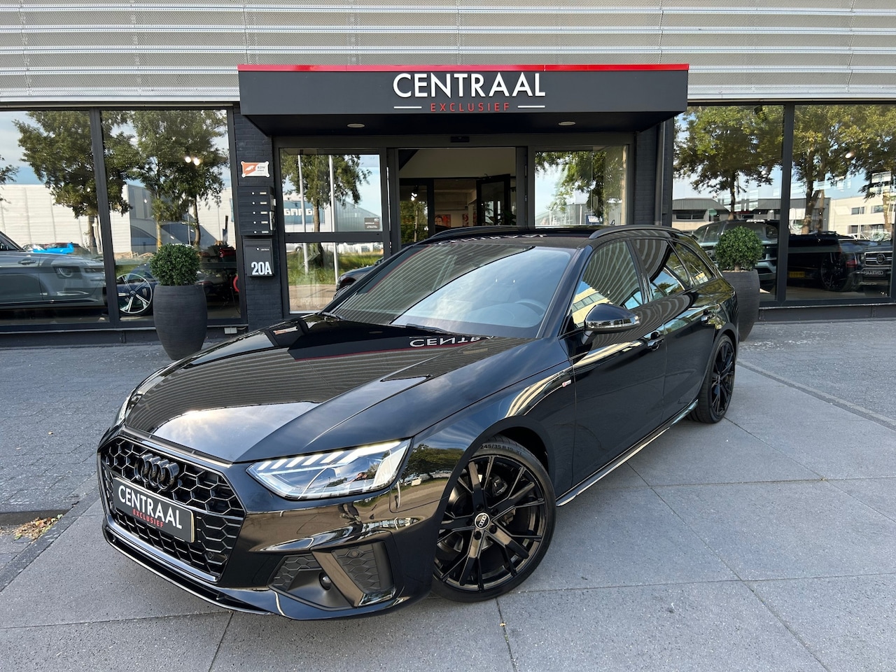Audi A4 Avant - 35 TFSI S edition Competition|Carplay|NL-Auto|Navi|BTW|Trekhaak - AutoWereld.nl