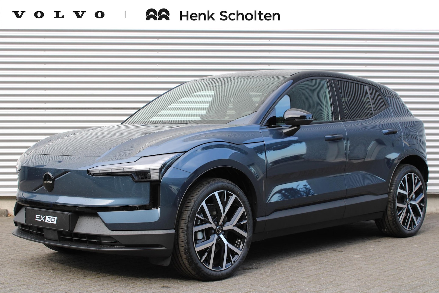 Volvo EX30 - P5 Long Range Plus Black Edition Europa 69 kWh | Harman/Kardon | Hoogglans Zwart Dak | 20- - AutoWereld.nl