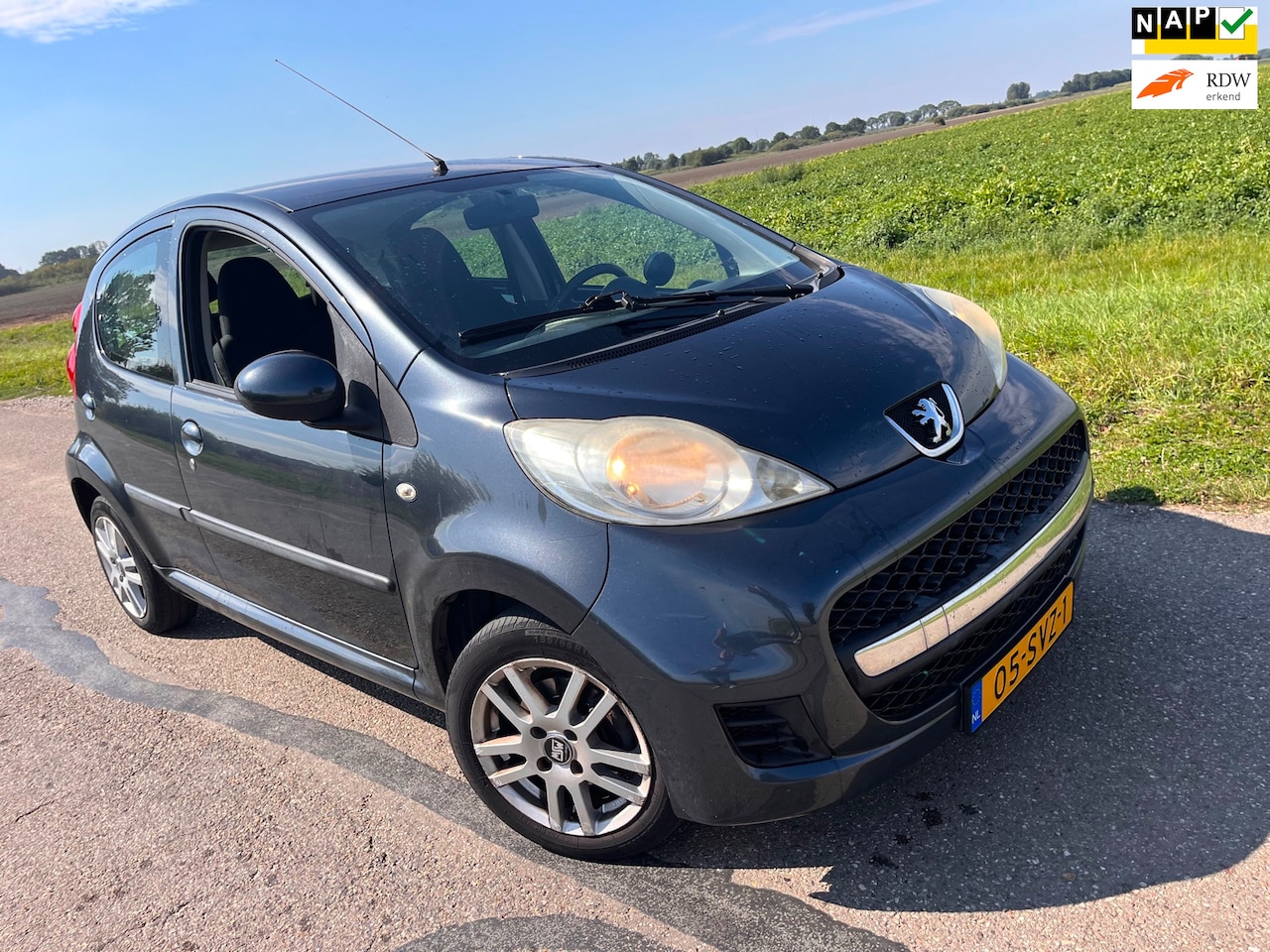 Peugeot 107 - 1.0-12V XS / 5 drs airco 2011 - AutoWereld.nl