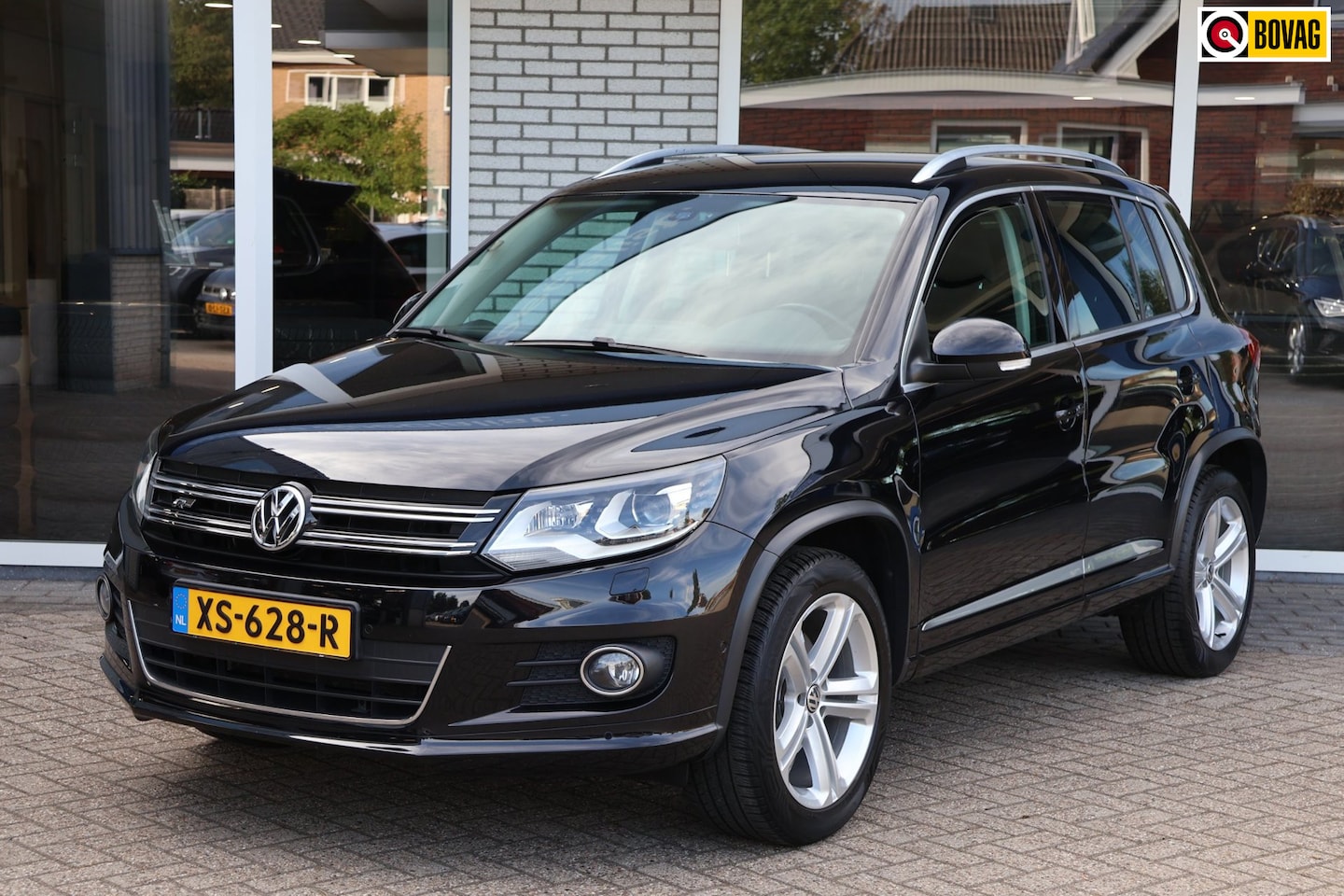 Volkswagen Tiguan - 1.4 TSI R-Line App-connect Trekhaak LED/Xenon - AutoWereld.nl