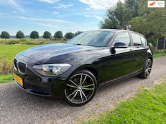 BMW 1-serie - 114i EDE High Executive|Stoelverw|ParkSensor|Climate|2014| Zwart