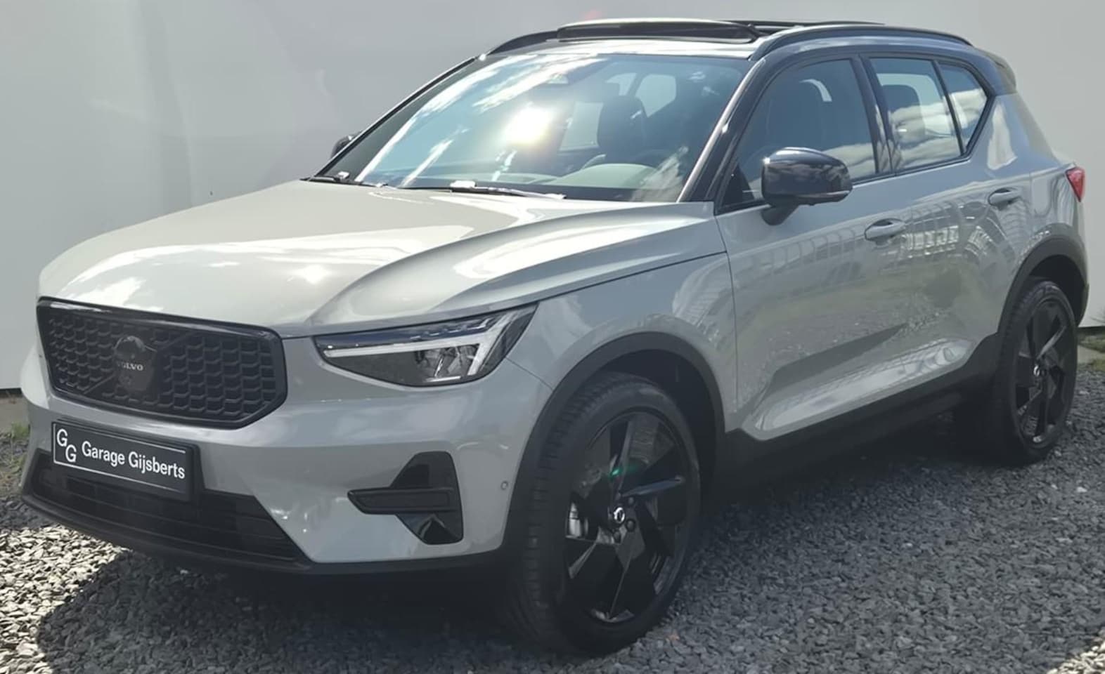 Volvo XC40 - 2.0 B3 Ultra Black Edition 20” Wielen - Panoramadak - Lounge-pakket - Harman Kardon Audio - AutoWereld.nl