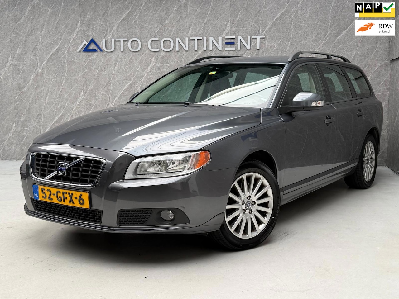 Volvo V70 - 2.5T Momentum / NAP / Goed Onderhouden / APK - AutoWereld.nl