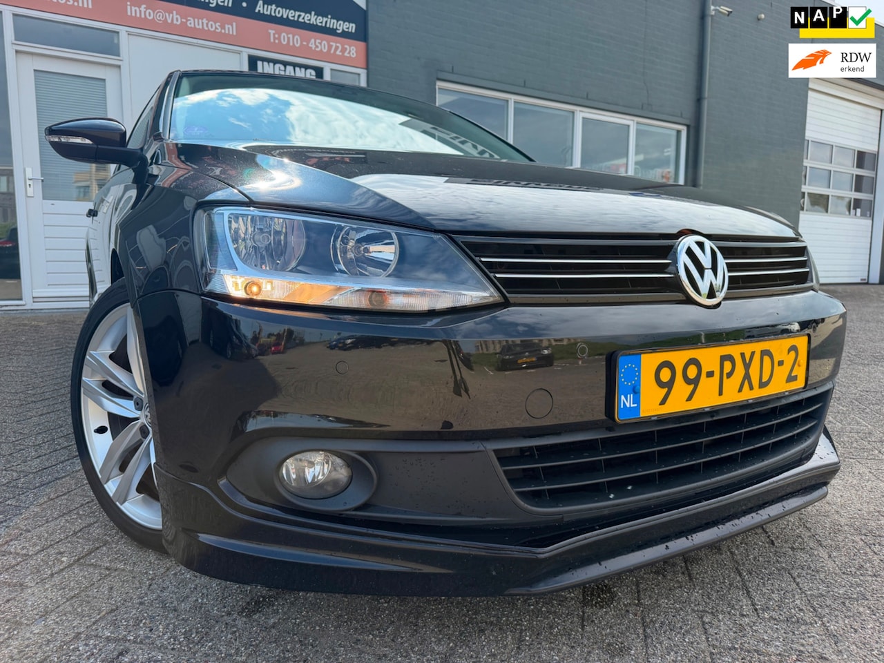 Volkswagen Jetta - 1.2 TSI Comfortline met parkeersensoren en cruise controle en airco - AutoWereld.nl