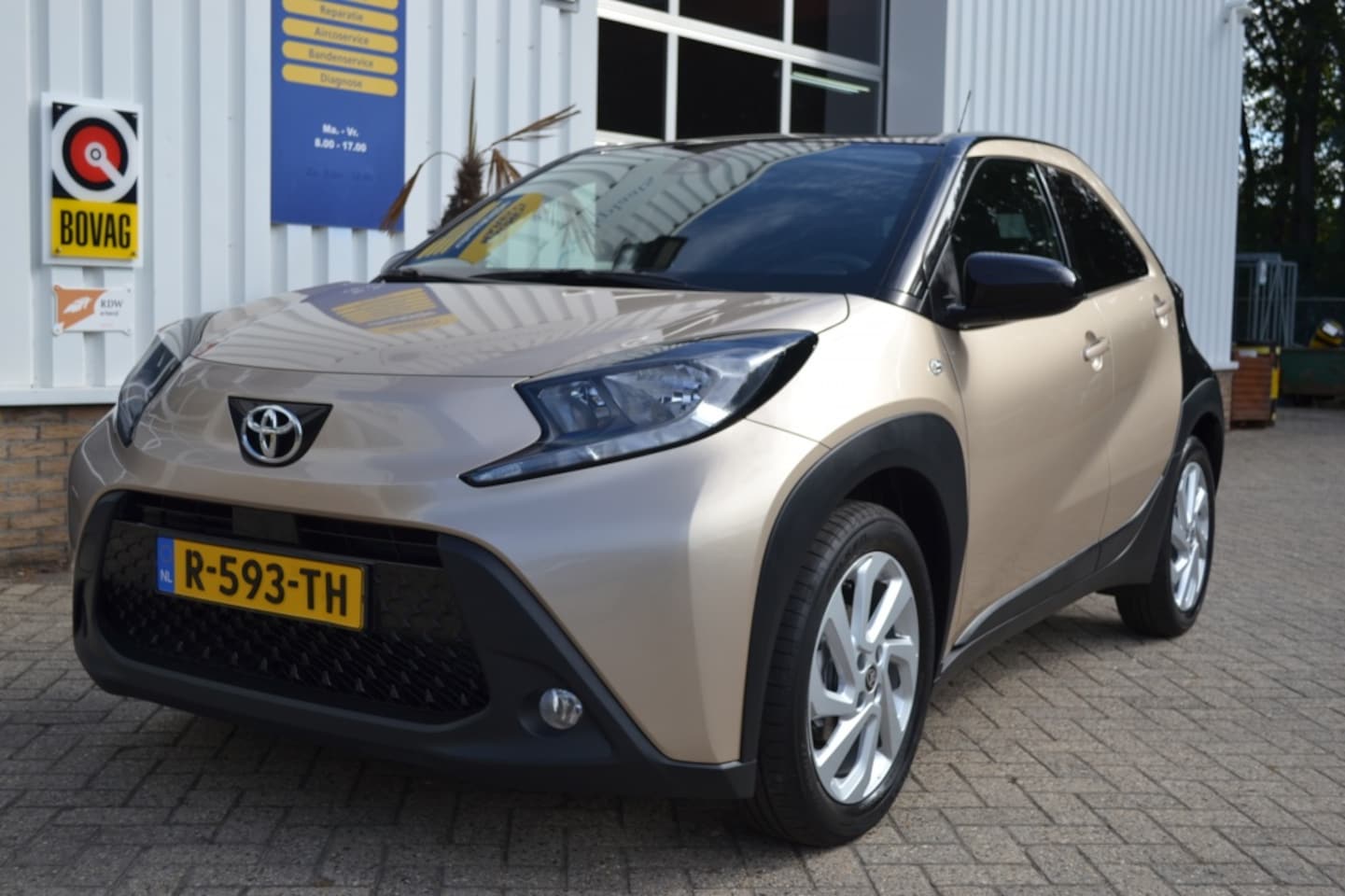 Toyota Aygo X - 1.0 VVT-i MT play 1.0 VVT-i MT Play - AutoWereld.nl