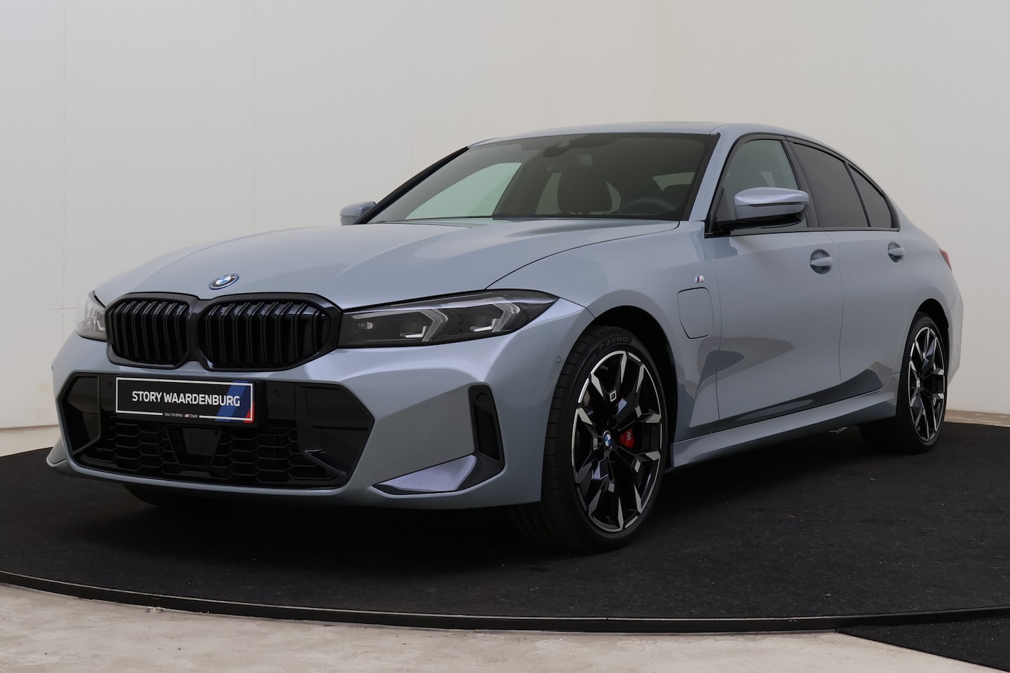 BMW 3-serie - 330e M Sport Automaat / Schuif-kanteldak / Trekhaak / Sportstoelen / Achteruitrijcamera / - AutoWereld.nl