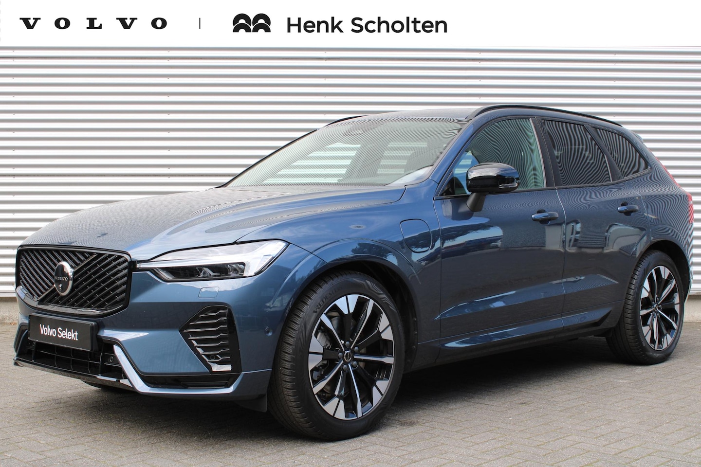 Volvo XC60 - 2.0 T6 Plug-in hybrid AWD Ultra Dark | Head-up Display | Luchtvering | Lederlook Dashboard - AutoWereld.nl