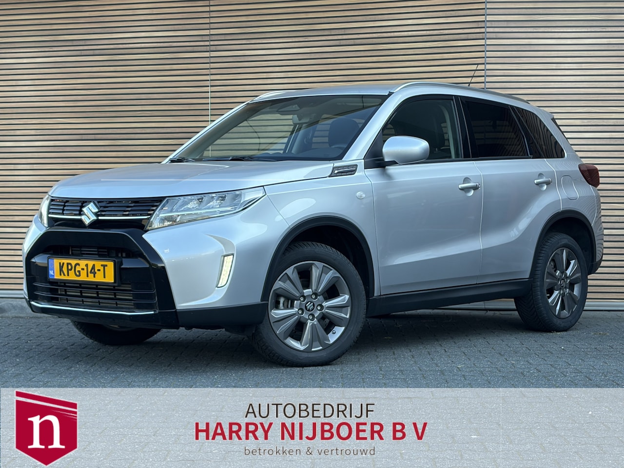 Suzuki Vitara - 1.4 Boosterjet Smart Hybrid Select Carplay / Verwarmde stoelen / Camera - AutoWereld.nl